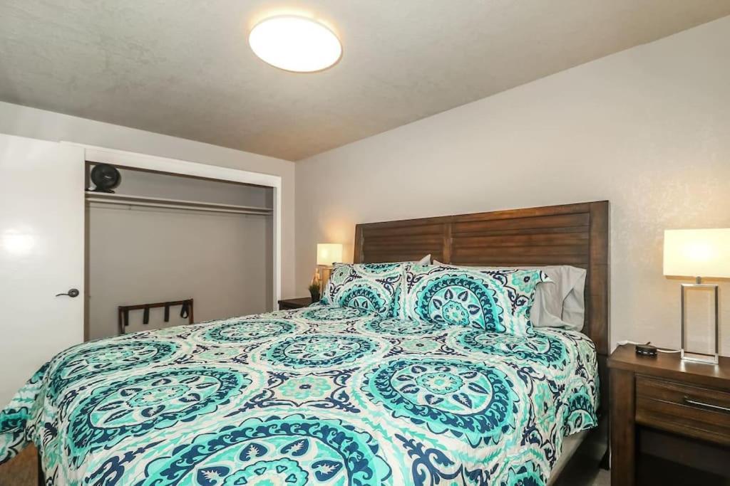 Holly Second Floor 2 King Beds Villa แคนซัสซิตี ภายนอก รูปภาพ